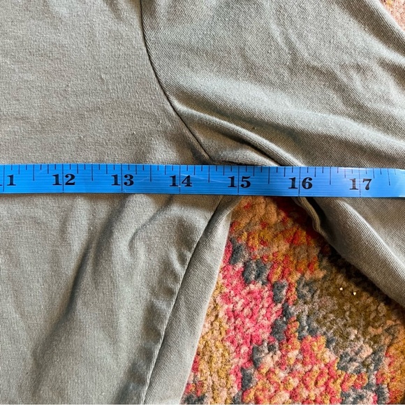 ASOS DESIGN fitted peplum top in light green size 4 - Picture 3 of 5